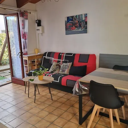 Joli F2 Avec Jolie Terrasse -appt4 Apartment *