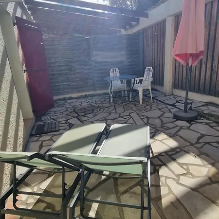 Joli F2 Avec Jolie Terrasse -appt4
