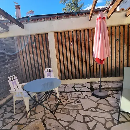 Apartment Joli F2 Avec Jolie Terrasse -appt4